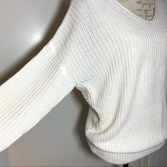 Love Tree Cream Knitted Twisted Back V-neck Sweater Size M 100% Acrylic - Picture 5 of 8